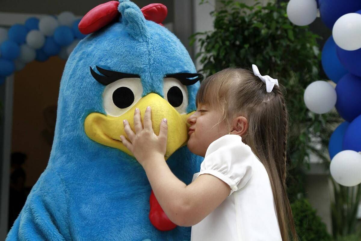 Rafa Justus vai ao aniversário de Helena, filha de Rodrigo Faro