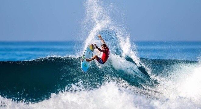 Filipe Toledo na classificação da etapa de Bali, na Indonésia