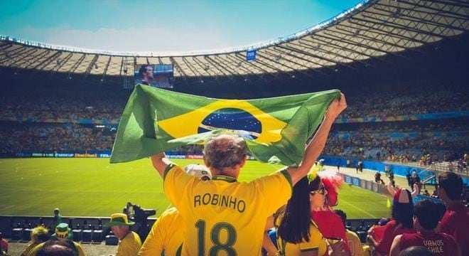 O futebol é uma das paixões do país e torcer por um time já é parte da identidade de um brasileiro