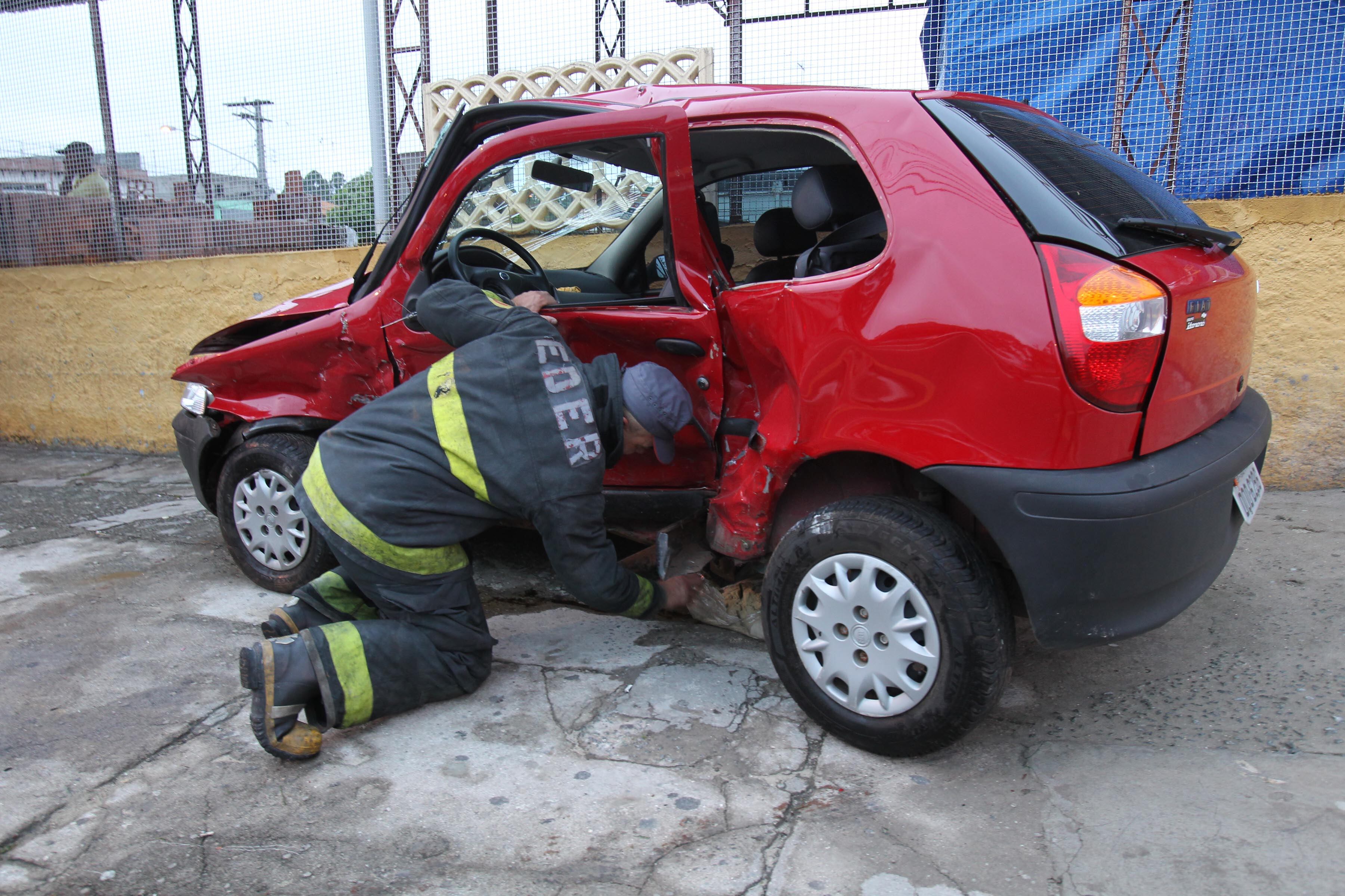 Homem roubou este carro na rua Escoteiros, quando a vítima saía da garagem
