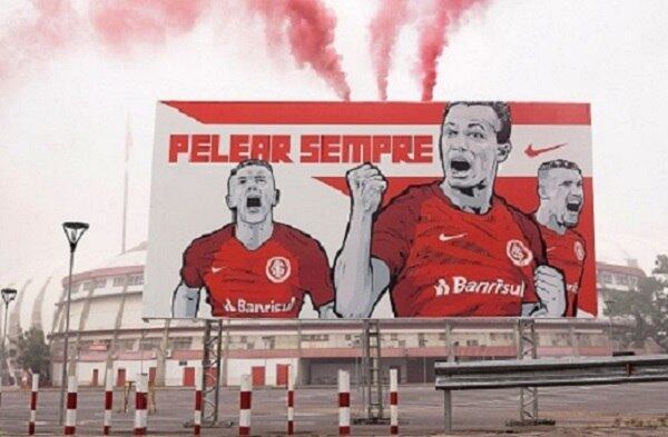 A hashtag escolhida pelo clube para a apresentação da camisa é para representar a raça dos atletas: #PelearSempre
