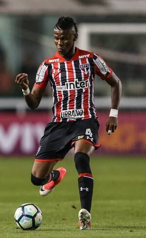 Arboleda em ação pelo Tricolor