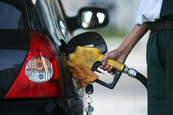 Gasolina subiu menos em janeiro e impactou na redução da inflação
