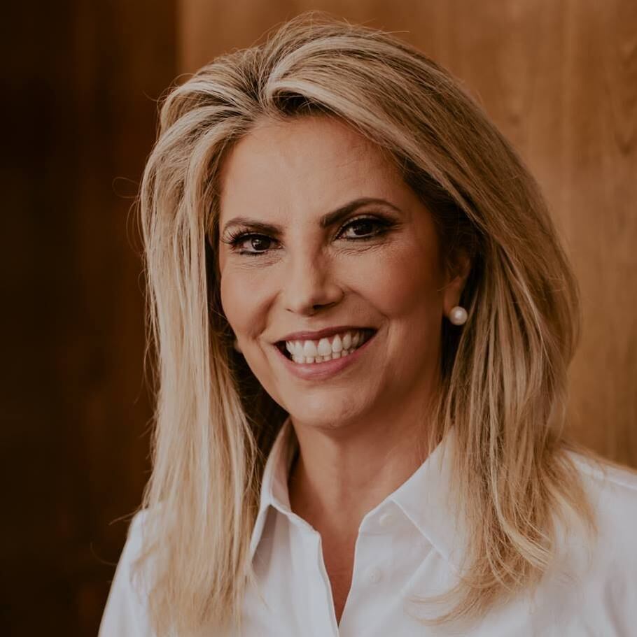 Cida Borghetti



Partido: PP


Coligação: PP/PTB/DEM/PMN/PMB/PSB/PSDB/PROS


Idade: 53 anos


Natural: Caçador (SC)


Ocupação Declarada: empresário


Bens declarados: R$ 481.287,30


Histórico: governadora do Paraná (2018), vice-governadora do Paraná
(2015-2018), deputada federal (2011-2015) e deputada estadual (2003-2011)


Vice: Coronel Malucelli (PMN)