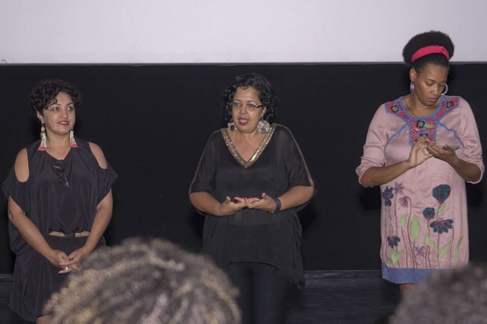 Encontro de 300 mulheres negras para ver o filme Estrelas Além do Tempo