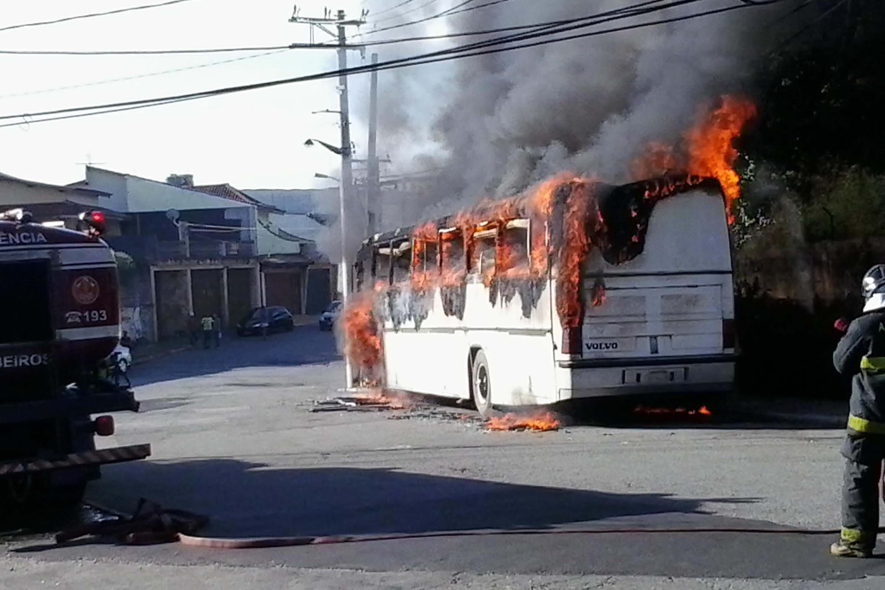Moradores contaram que, aparentemente, o fogo foi proposital, mas sem motivo