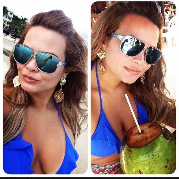 A gata está curtindo a praia, na manhã deste sábado (17)