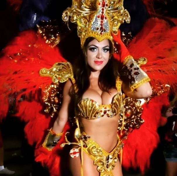 Na legenda de uma de suas fotos, a gata colocou um trecho do samba enredo, que criticava padrões de beleza.

— Lá vem ela toda prosa... Beleza está no seu interior, nos olhos de quem vê, no verdadeiro amor

Veja a seguir mais fotos da musa do Boavista