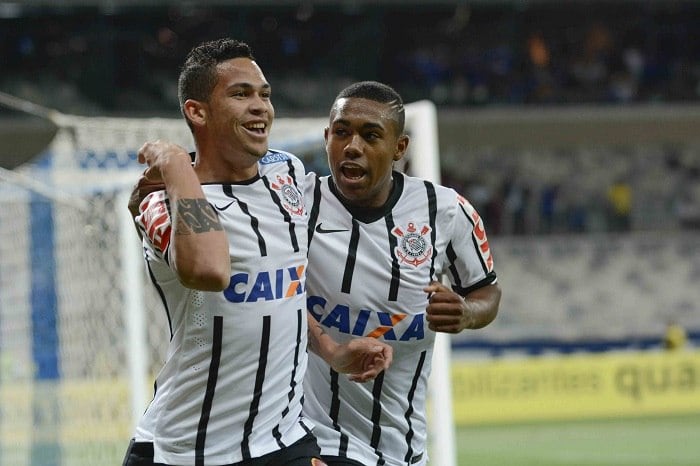 Luciano sai mais uma vez do banco de reservas para marcar