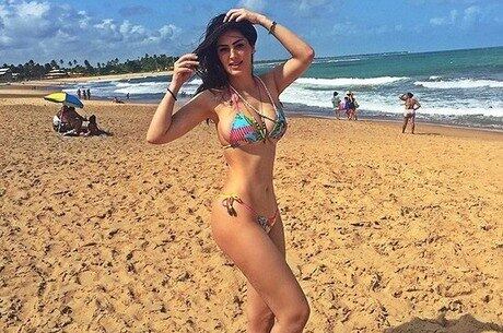 Francine Piaia faz charme no Instagram