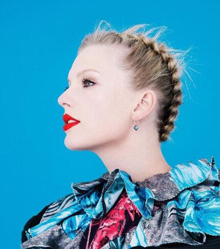 Curiosamente, Taylor Swift tem o histórico de escrever músicas para todos os homens que se envolve. Uma delas foi