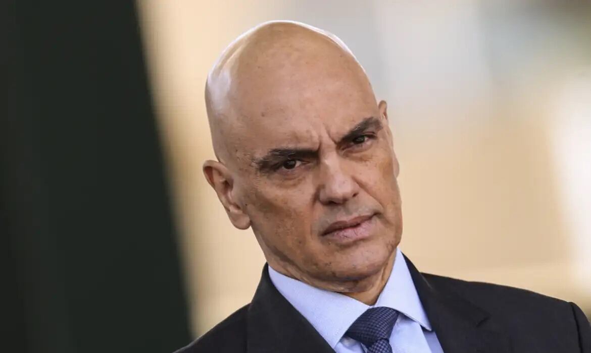 Pressão aumentou quando Moraes determinou a prisão domiciliar de Bolsonaro