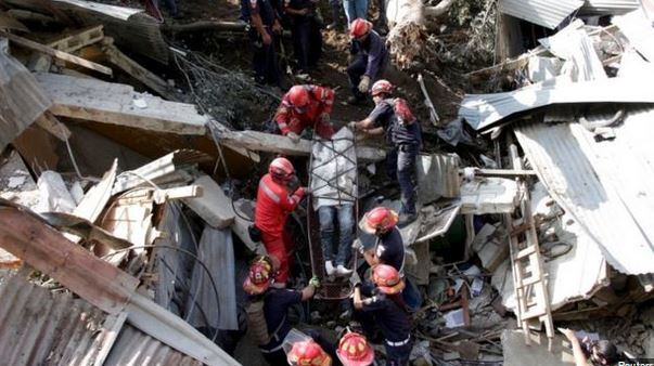 Um deslizamento de terra na Guatemala matou pelo menos 30 pessoas na noite de sexta –feira (2). Os serviços de emergência afirmaram que até agora 600 continuam desaparecidas