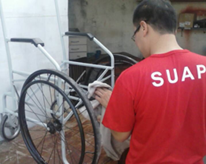 Presos trabalham em cadeia de Minas Gerais. Você é a favor?