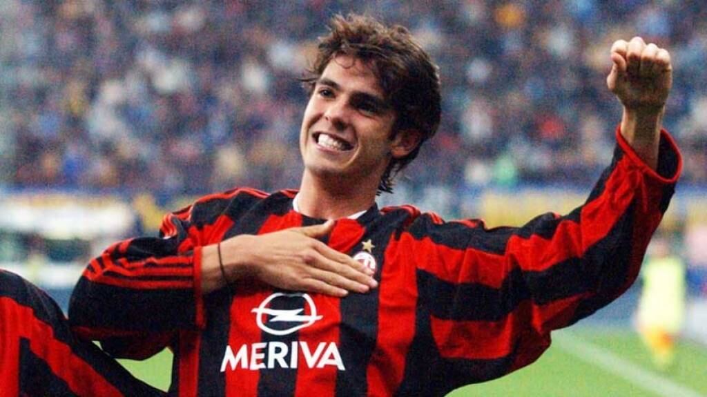Um dos maiores jogadores da história do Milan, Kaká conseguiu colocar os rossoneros novamente no caminho das glórias internacionais. Tido como 'Príncipe de Milão', o ex-meia é reverenciado e lembrado até hoje pela torcida milanista. Em duas passagens (2003-2009 e 2013-2014), sendo a primeira de maior destaque, o jogador disputou 307 jogos, marcando 104 gols. Conquistou uma Serie A (2003-04), uma Supercopa Italiana (2004), uma Liga dos Campeões (2006-07), um Mundial de Clubes (2007) e duas Supercopa da Uefa (2003 e 2007) (Foto: ANTONIO CALANNI / Arquivo Lance!)