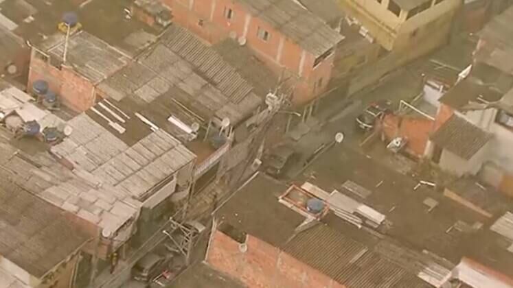 Em um cativeiro no Campo Limpo, zona sul de São Paulo, um jovem foi filmado sofrendo torturas por criminosos armados. A família do estudante de Direito, de apenas 18 anos, se desesperou ao ver o garoto com as mãos amarradas levando chutes e socos. Ao seu amigo na rua, o rapaz foi abordado e logo em seguida já estava sob domínio dos sequestradores