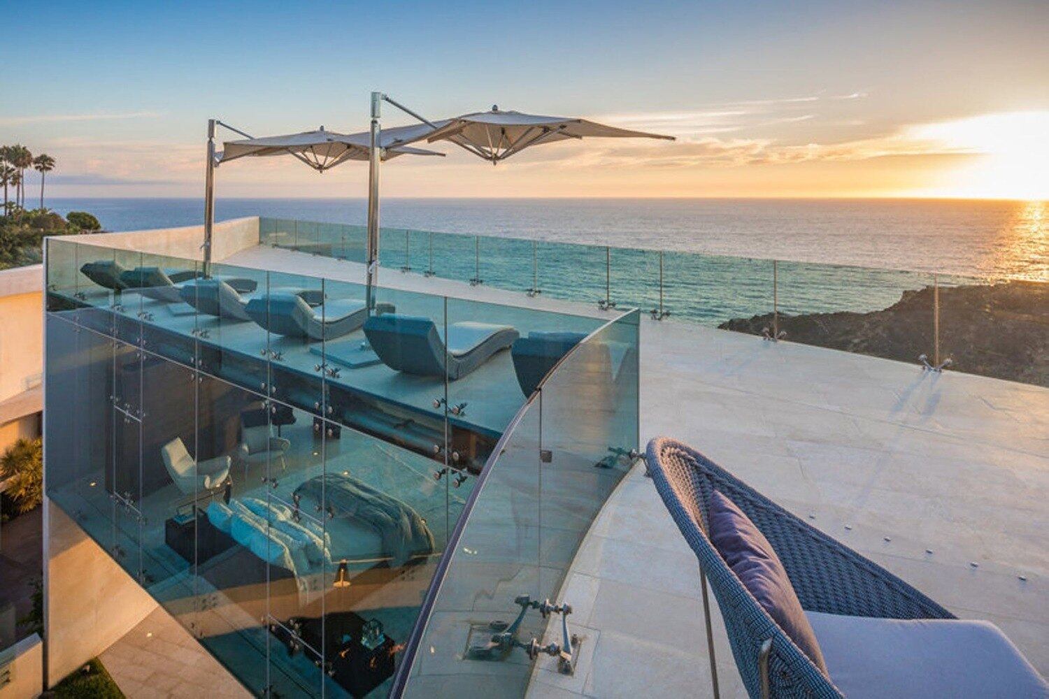 Também faz parte do complexo um anexo de 120 m² e dois quartos para receber as visitas