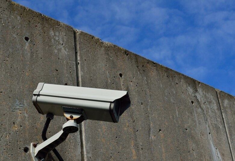 Segundo o perito Claudemir Dias, o fato do corpo da menina Vitória ter sido encontrado em um local relativamente isolado, significa que pouca gente teve acesso antes da polícia, o que permite que o perito chegue a conclusões mais precisas