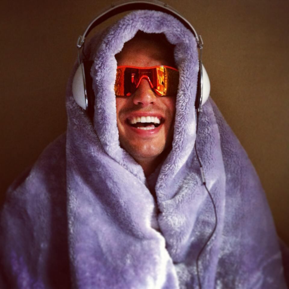 Após deixar o programa, Fernando viu sua carreira de modelo deslanchar, assim como sua vida pessoal que ganhou todas as manchetes ainda mais após o namoro com a atriz Danielle Winits. Mesmo com a fama, o ex-BBB não abandonou uma das suas grandes paixões: o futebol. Fernando fazia parte da equipe brasileira de artistas, que realiza amistosos pelo Brasil e participava de campeonatos internacionais