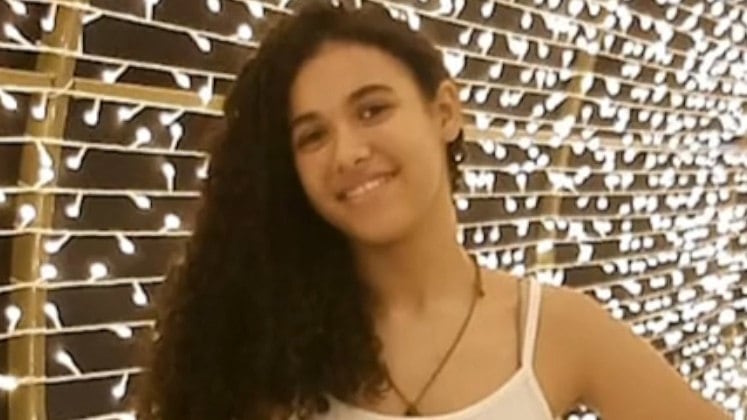 O Cidade Alerta trouxe mais detalhes sobre o desaparecimento de Amanda, adolescente de 14 anos que saiu de casa sem avisar os pais e foi vista pela última vez em Santo André, no ABC Paulista. Em busca de pistas, os pais da menina juntaram uma quantia para dar como recompensa por alguma informação privilegiada na tentativa de encontrar a garota mais rapidamente. Ela e os irmãos foram adotados quando pequenos, mas segundo familiares, esse fato não seria um motivo para fuga