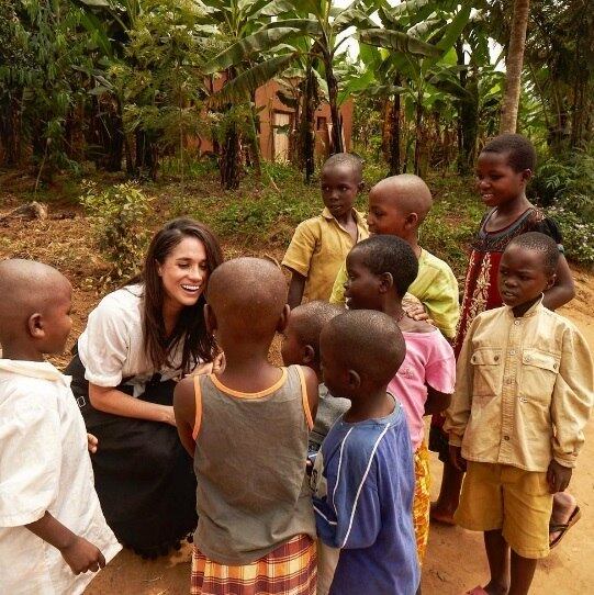 Assim como Harry, Meghan compartilha sua paixão por trabalhos humanitários. A atriz tem viajado o mundo todo como embaixadora global de uma instituição de caridade para ajudar crianças carentes. Como a atriz Emma Watson, Meghan também defende a presença de mulheres na ONU (Organizações das Nações Unidas). Em um discurso na Internacional Women Day 2015, a atriz defendeu a igualdade entre os sexos na questão de tomada de decisões na organização.

— As mulheres constituem mais de metade da população e do potencial do mundo, por isso não é justo nem prático para suas vozes, nossas vozes que não sejam ouvidas nos níveis mais altos de tomada de decisão