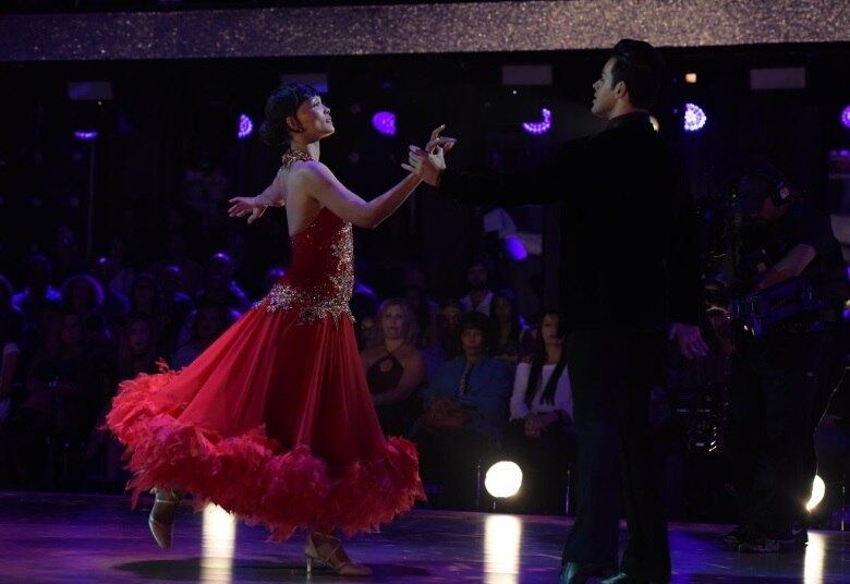 Isabel e Caio se superaram no sexto programa com uma bela apresentação de valsa 