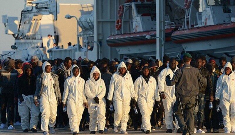 Em 2015  foram registrados 30
vezes mais mosrtes de imigrantes  ao largo da costa da Líbia do que em 2014 , o que já  era um  ano recorde