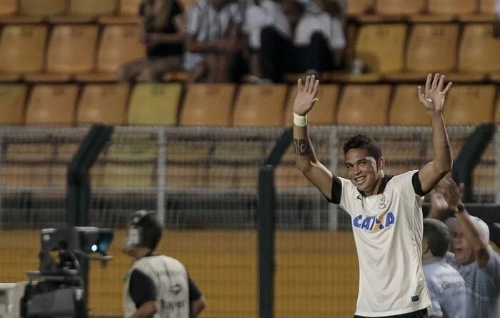 Luciano veio do Avaí e estreou com o pé direito pelo Timão