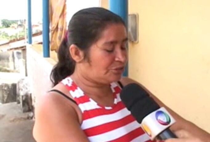 Na imagem, Maria Aparecida, filha do suspeito. Ela conta que o pai dizia que 'ele colocou no mundo, e ele que teria que usar primeiro'.

— Meu marido ainda defendia. Dizendo que ele está certo. Tentei impedir as minhas filhas de ir até lá. Eu não gosto dele