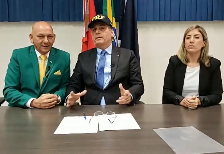 13º do Bolsa Família "está garantido para os outros anos", disse Bolsonaro em live