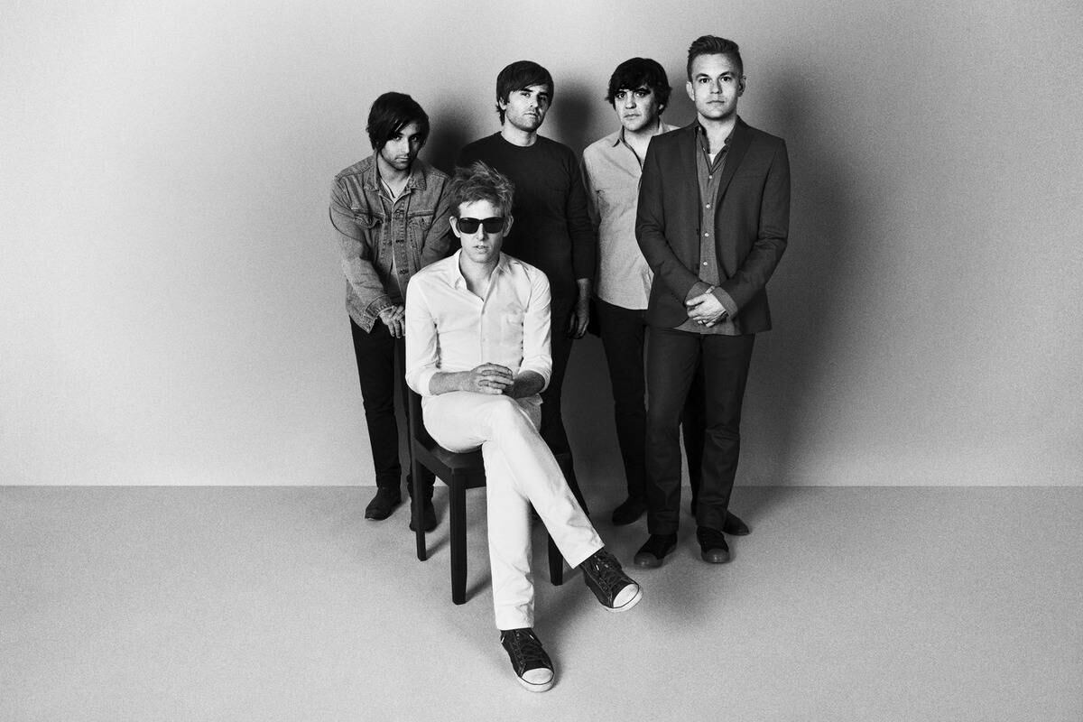 4º Inside Out - Spoon

A banda indie norte-americana Spoon não é muito conhecida no Brasil, mas tem formação de longa data, 1994! Pode ter sido um longo caminho até agora, mas quase duas décadas depois a revista afirmou que a banda finalmente conseguiu a "canção perfeita"