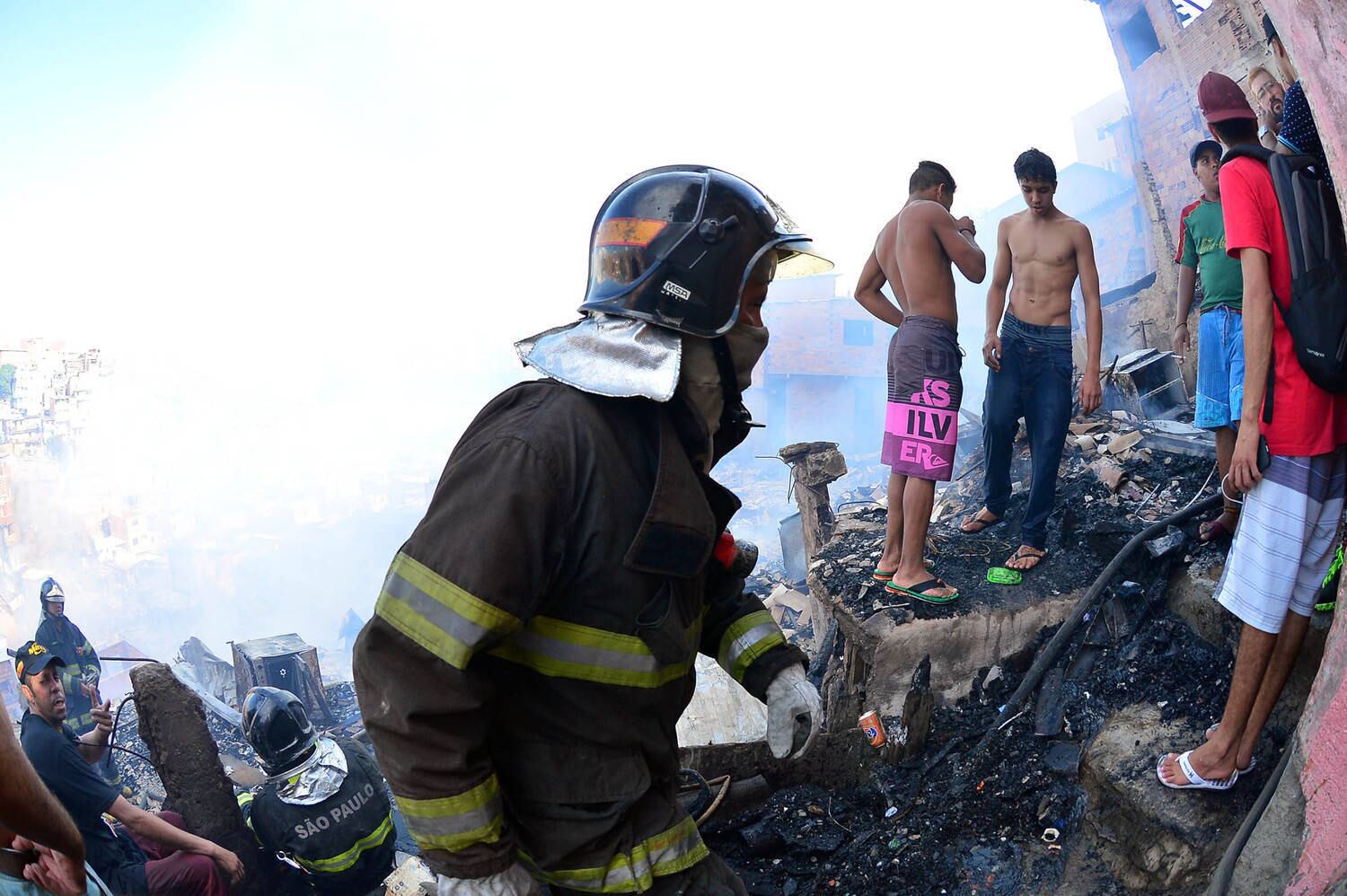 No total foram deslocadas 24 viaturas e 90 agentes para o local