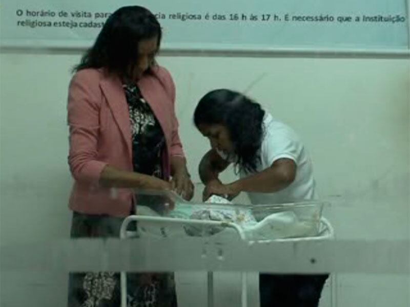 Quando Tailâne deu a luz ao filho, o Iperba a devolveu para o primeiro. Segundo Elisângela Moreira, sogra da paciente, o Hospital Menandro de Faria não estava ciente da transferência.

—O médico que atendeu ela, durante a semana, disse que a criança ainda não estava encaixada
