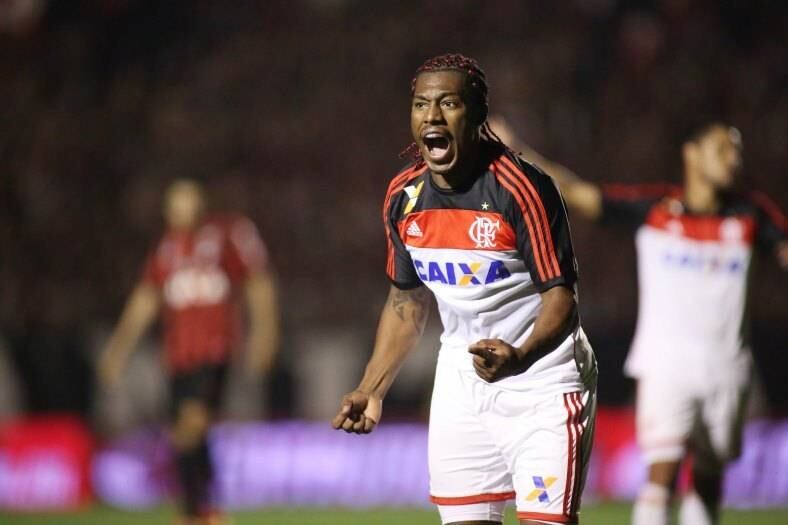 Campeão da Copa do Brasil e quase rebaixado no Brasileirão. Quase que um título que veio para salvar o ano da equipe Rubro-Negra é manchado pelo rebaixamento de um dos maiores times do Brasil. Este é o Flamengo do volante Amaral, autor de um golaço na primeira partida da final da Copa do Brasil diante do Atlético-PR