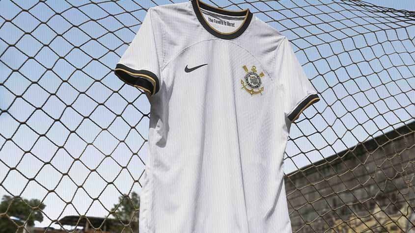 O ano é 2012. A conquista da América, do mundo e o arrepio em viver de Corinthians. O Timão lançou uma camisa em homenagem ao ano dourado dos maloqueiros e maloqueiras. Confira fotos do novo uniforme!
