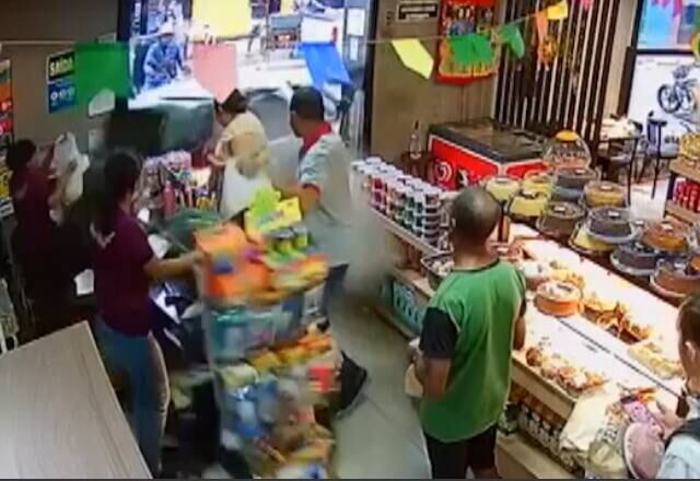 Câmeras registraram o acidente
