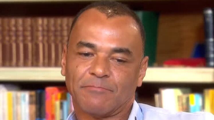 Em relação à dívida, Cafu explica que foi avalista de um empréstimo de R$ 3 milhões, feito por um amigo em 2017. Ele prefere não expor o homem, mas diz que é um empresário de São Paulo, que não pagou o que devia e, por isso, o imóvel acabou executado pela Justiça