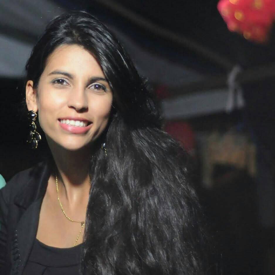 A vítima Juliana Neubia estava com o
namorado e uma amiga dentro de um veículo Palio transitando pela avenida Mutirão. Tiago
então começou a seguir o veículo