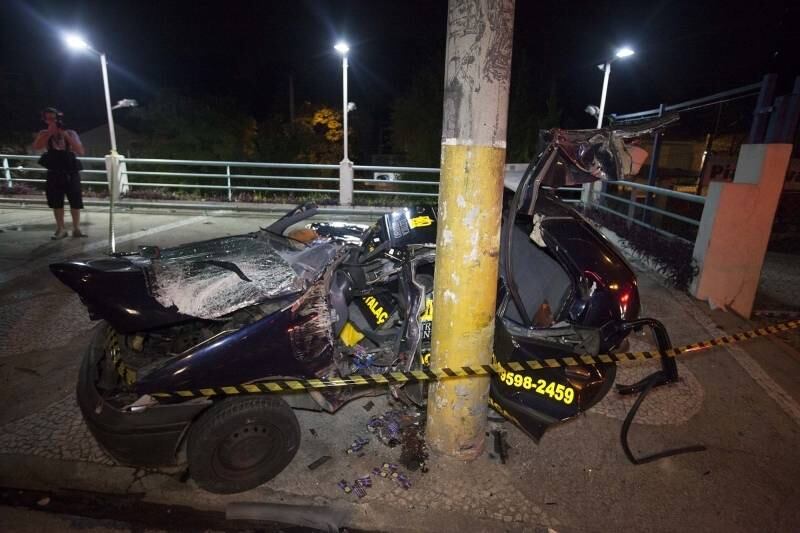 Motorista morreu na hora do acidente e família ficou ferida