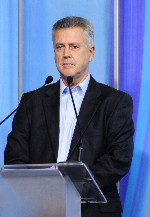 Rodrigo Rollemberg (PSB) passou a liderar as pesquisas de
intenção após a saída do ex-governador José Roberto Arruda, que pretendia
voltar ao cargo mas foi barrado pela Lei da Ficha Limpa. Conheça o candidato