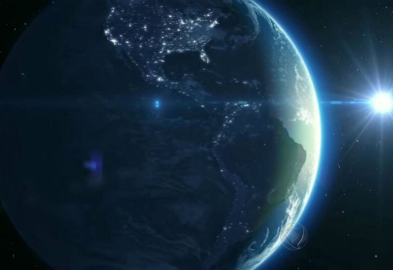 Enquanto Dave pretende viver o fim do mundo sozinho, um outro grupo também vai encarar o combate pela sobrevivência, mas dessa vez o inimigo surgiu no próprio planeta Terra

• Assista aos programas jornalísticos da Record no r7.com/play
