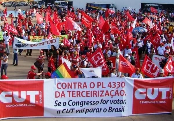 Em Brasília, sindicalistas prometem ocupar o Congresso Nacional
