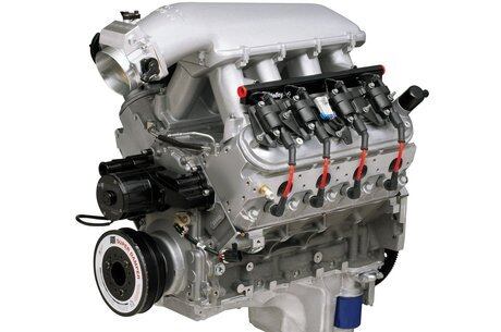 O motor V8 longitudinal que fica sob o capô do Camaro COPO