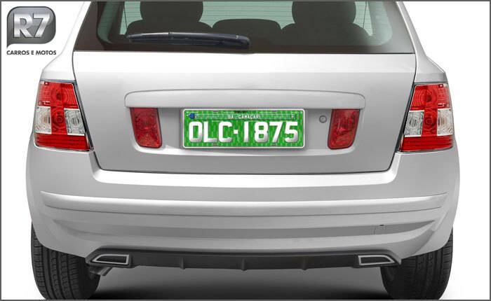 Enquanto um automóvel está em fase de teste, as montadoras e
concessionárias podem usá-lo na rua, desde que a placa utilizada seja a verde
com letras brancas