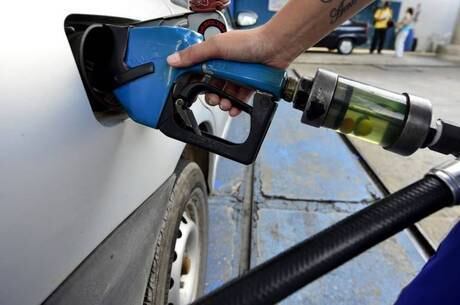 Etanol recuou nos postos de 17 Estados e do DF