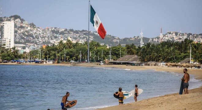 Acapulco poderá reabrir praias, mas banhistas terão que seguir regras