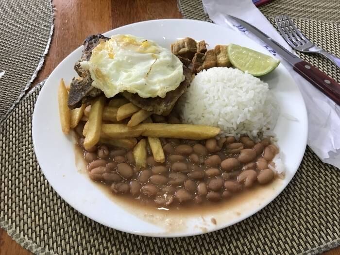 Alta dos alimentos, verificada em novembro, supera a inflação oficial do país