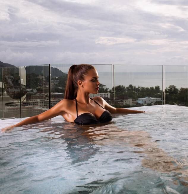 Viki Odintcova é mesmo linda
Veja também: Ex-noiva de Fernando Alonso "ignora" novo namoro do piloto e aparece mais linda do que nunca