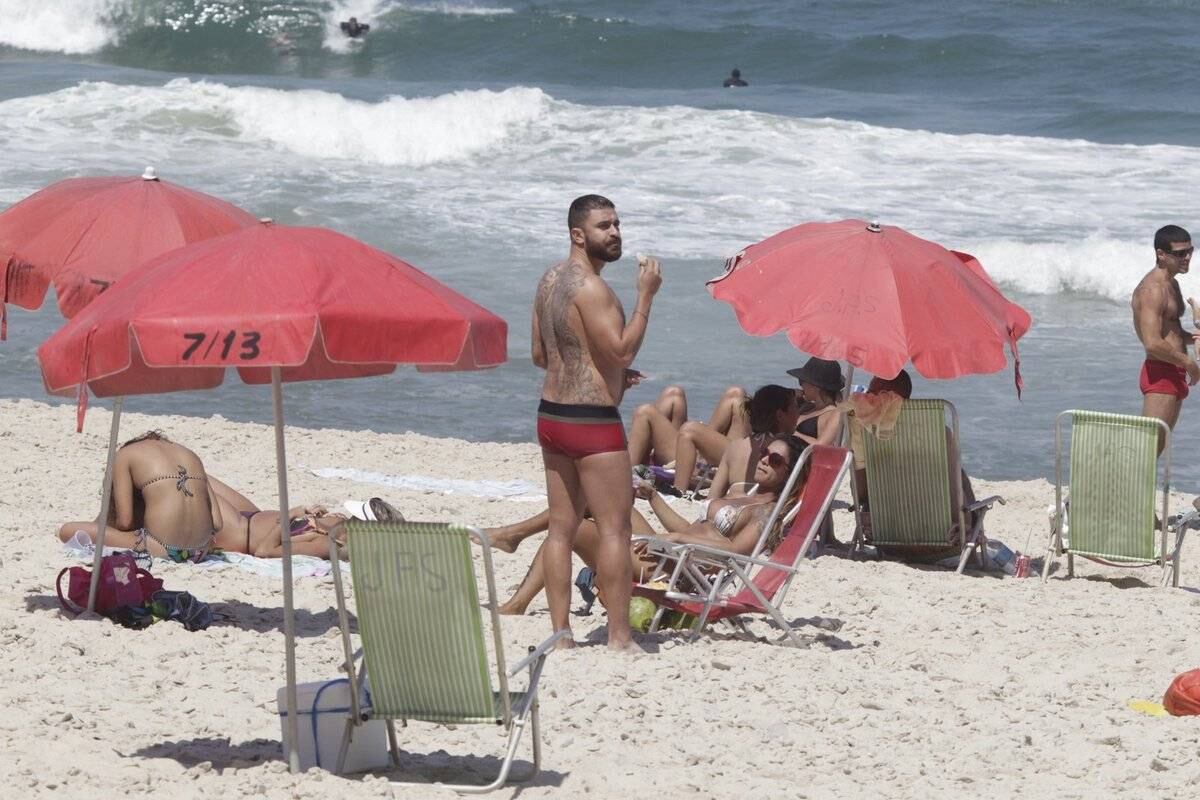 No Rio, ela é musa do Salgueiro