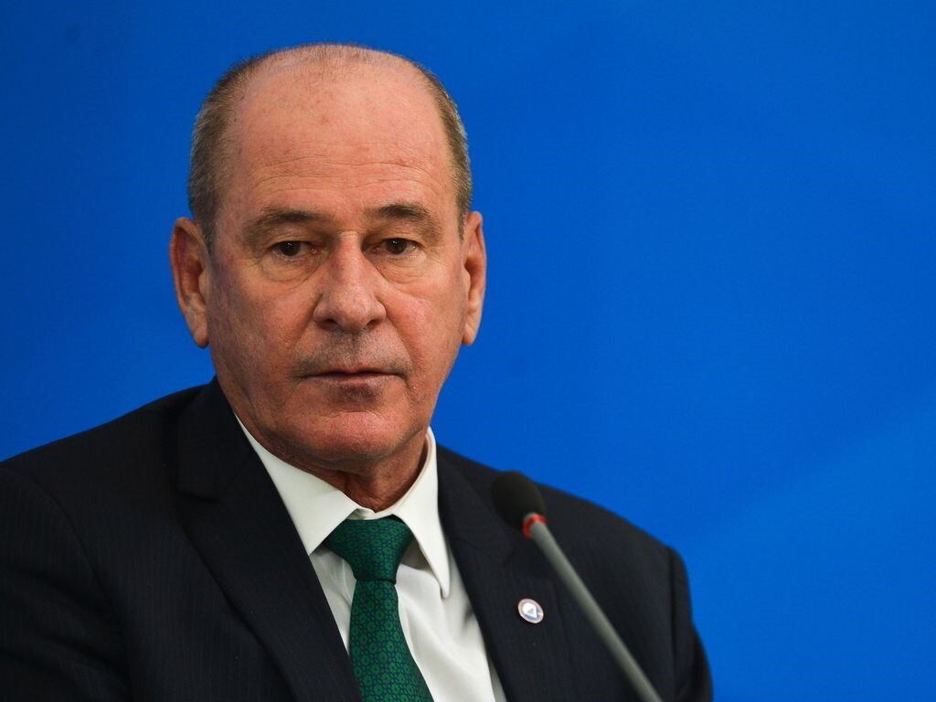 Ministro Fernando Azevedo quer reforço no caixa